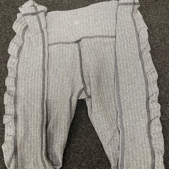 🐼Women Lululemon Athletica Gray and Black Leggings, size 4 - Picture 7 of 12
